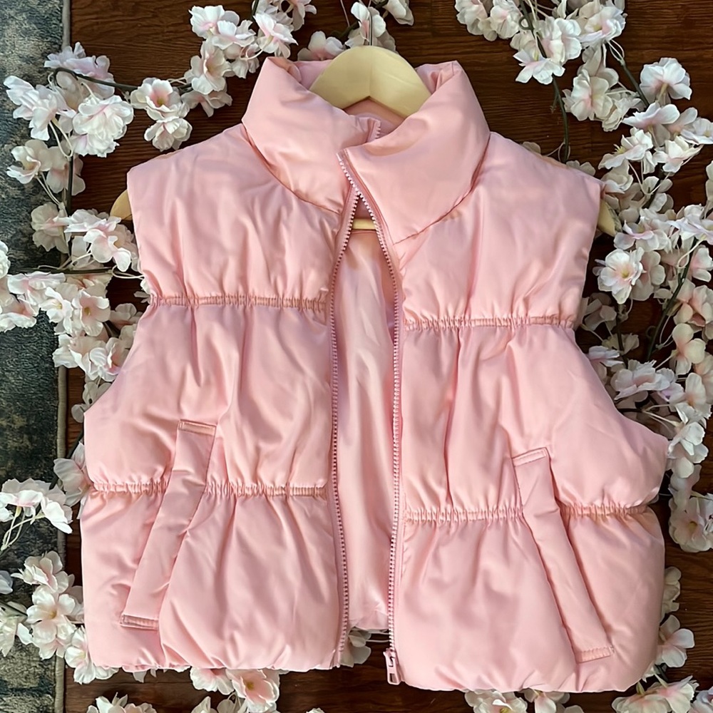 🆕Divided pink puffer vest size small with pockets